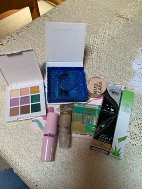 8 Piece Makeup Bundle